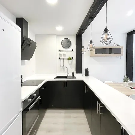 Luminoso En Pleno Centro De *